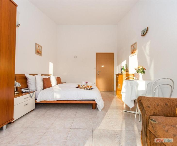 Apartmani Aria Рогозница Экстерьер фото