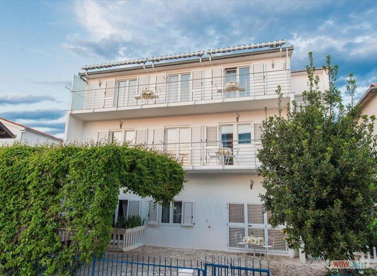 Apartmani Aria Рогозница Экстерьер фото