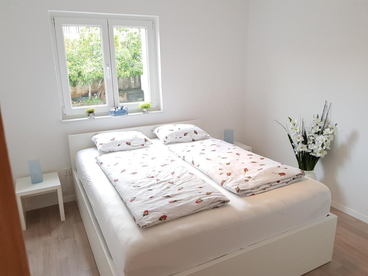 Apartmani Aria Рогозница Экстерьер фото
